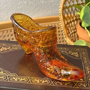 Amber Glass Slipper Daisy Pattern
